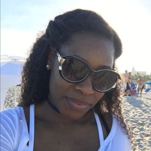 Meet your Posher, Shakia